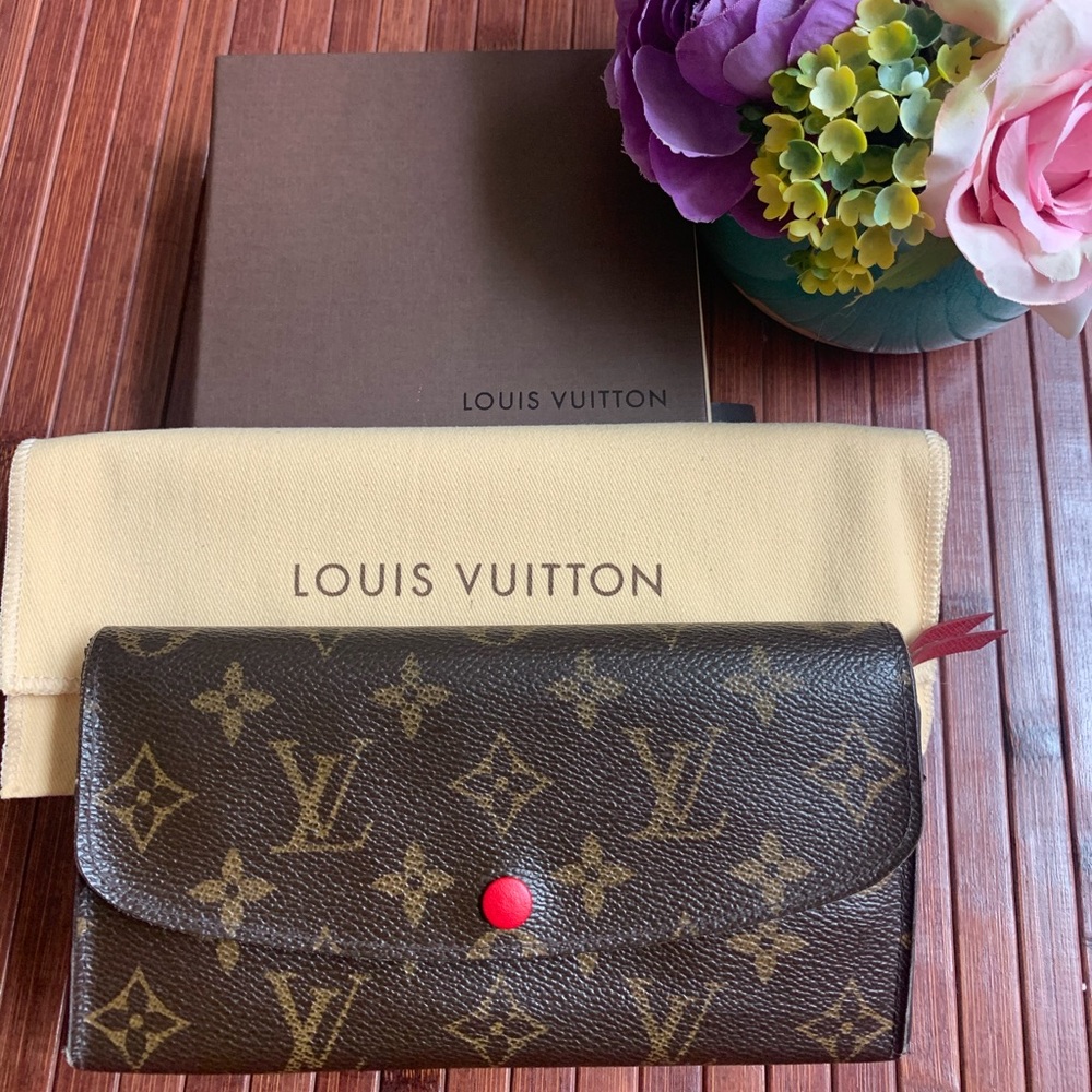 Luis Vuitton Monogram Wallet Red Button